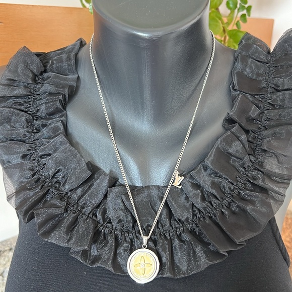 Louis Vuitton Paris silver necklace - Picture 2 of 14